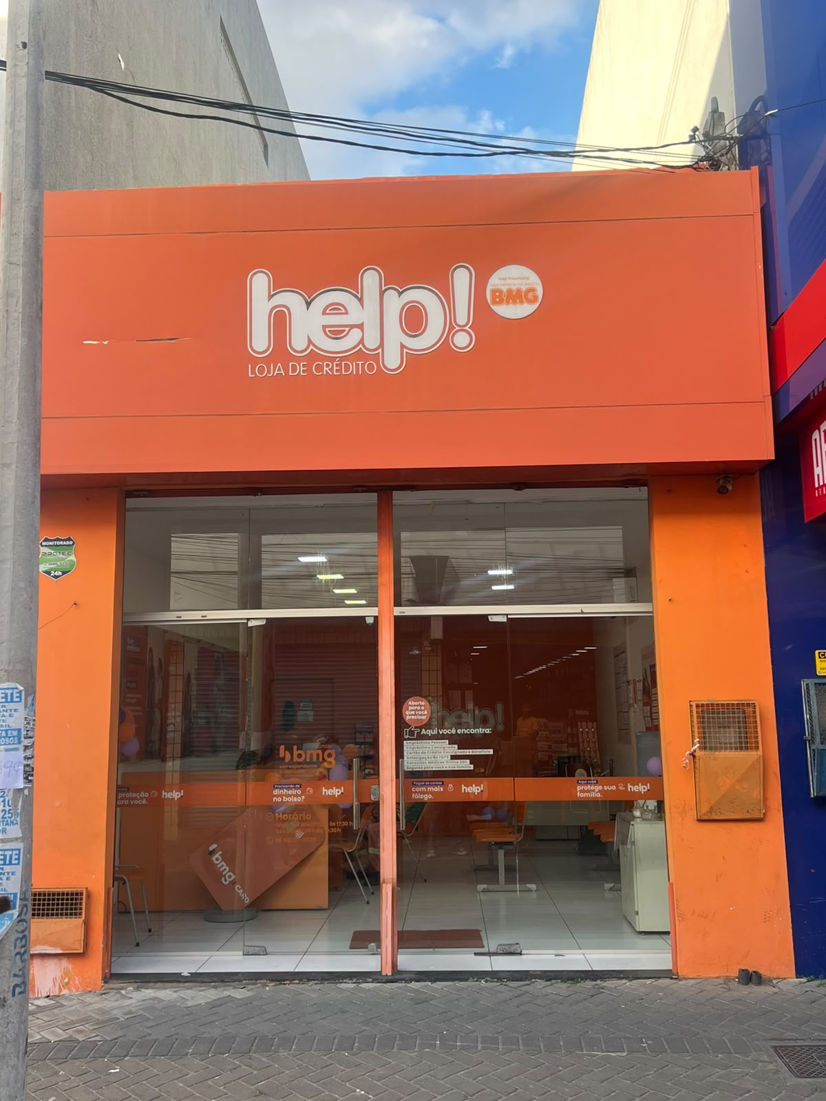 Fachada da loja help!, atendimento em crédito consignado INSS